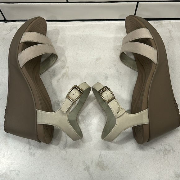 Crocs Womens Leigh II Ankle Strap Wedge Sandals Size 10 Light Beige - Picture 8 of 16